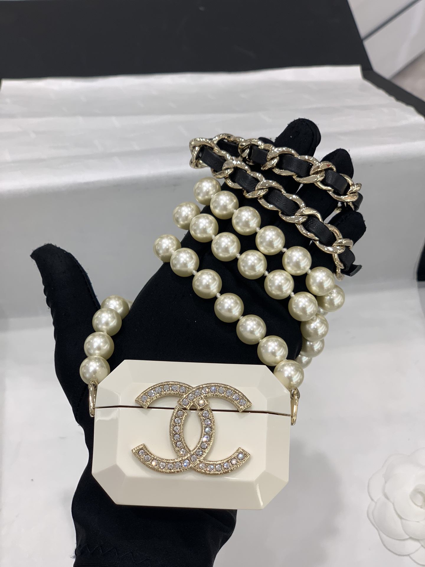 TÚI CHANEL ACRYLIC STRAP PEARL