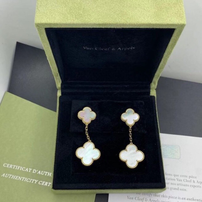 KHUYÊN TAI VAN CLEEF & ARPELS ALHAMBRA M.O.P GOLD 18K YELLOW GOLD
