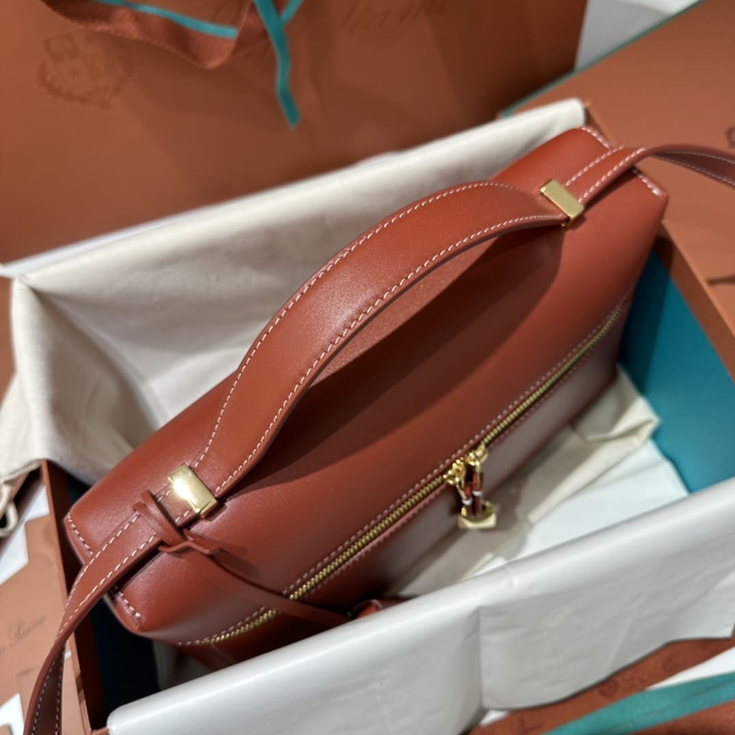 TÚI Loro Piana Women Extra bằng da bê màu nâu đỏ