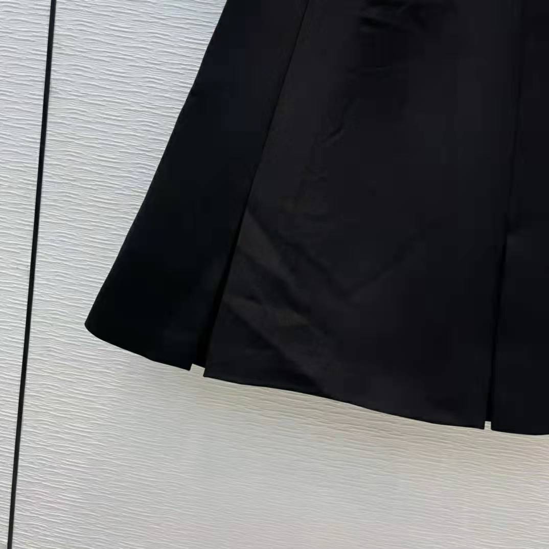 Chân váy Dior Dioramour Miniskirt with Heart-Shaped Pockets Black Wool and Silk