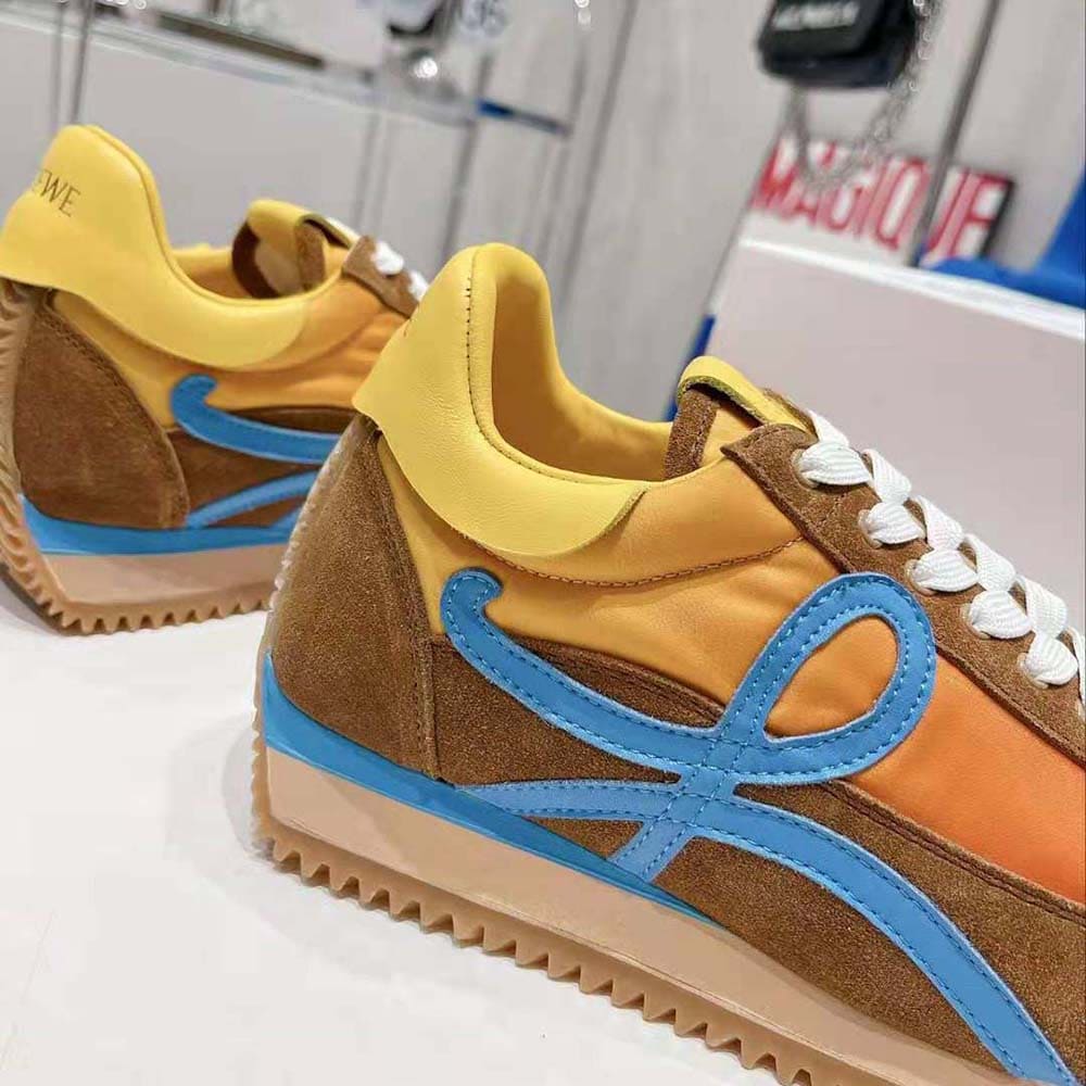 GIÀY Loewe Unisex Flow Runner in Nylon and Suede