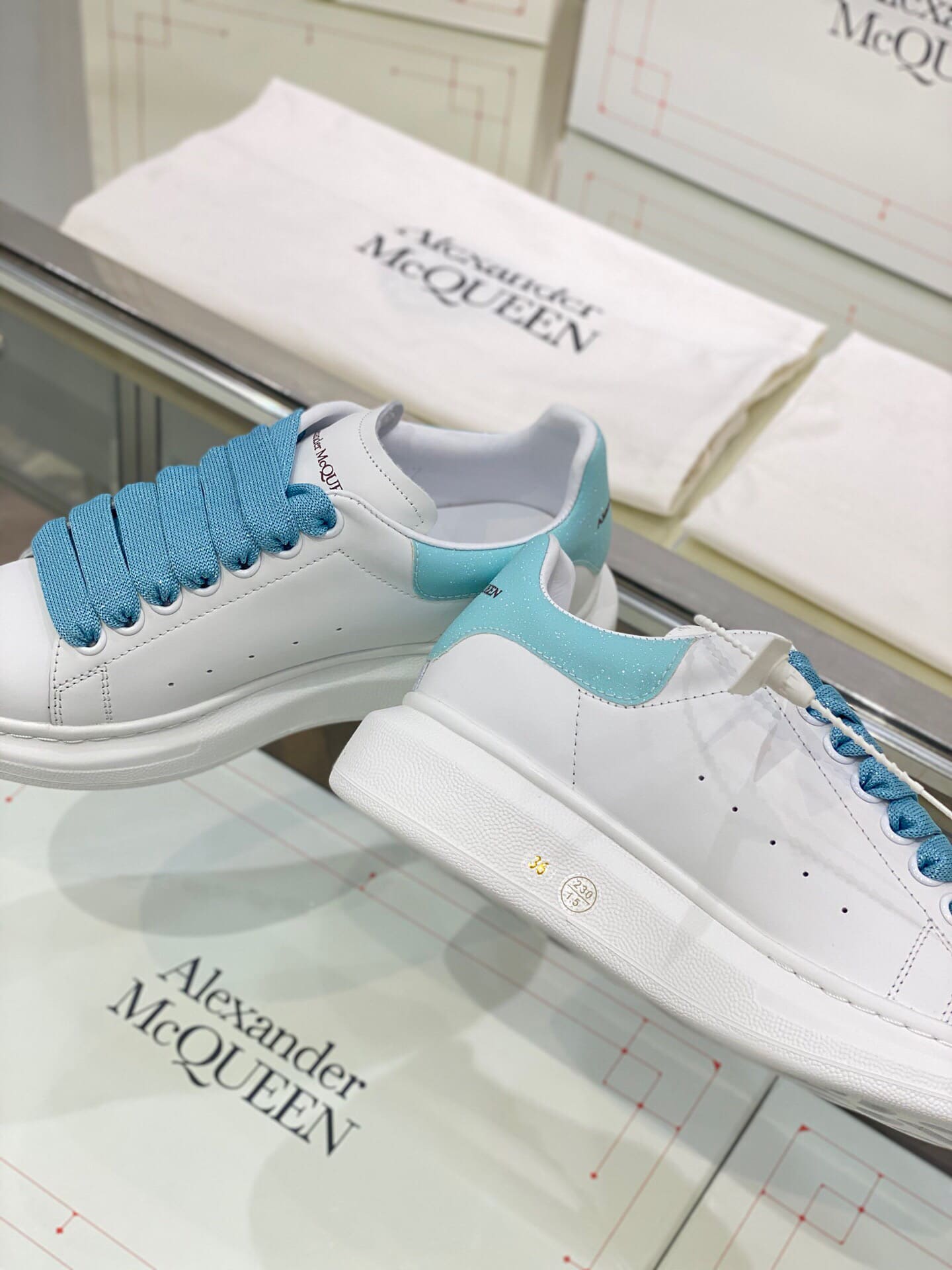 GIÀY ALEXANDER MCQUEEN SNEAKERS SHOES AAA UNISEX NAM VÀ NỮ DA BÊ HẢO HẠNG