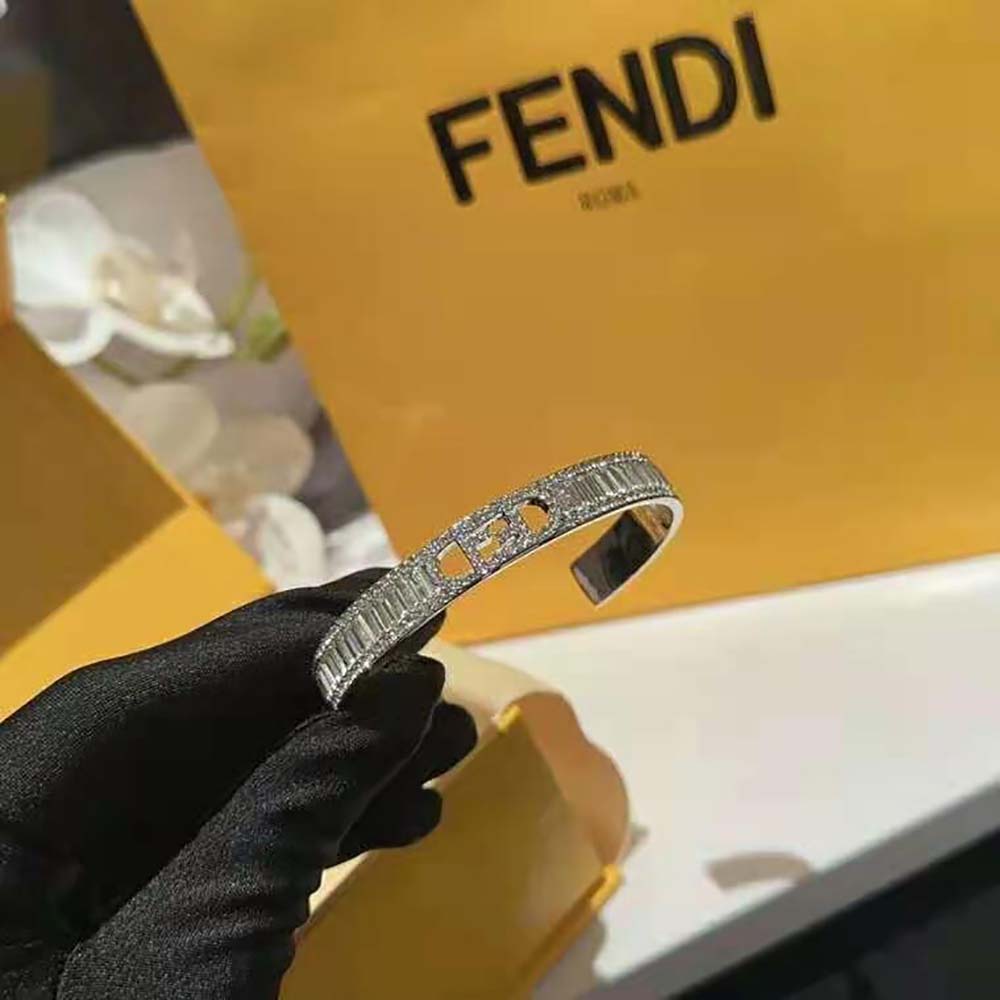 Vòng tay Fendi Women O’Lock Bracelet Silver-Colored Bracelet