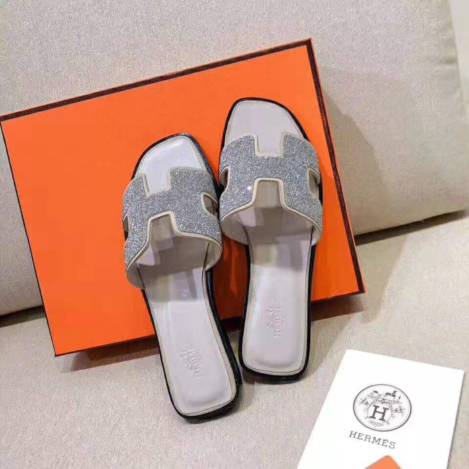GIÀY Hermes Sandal in Metallic Nappa Leather and Cristal Powder-Sandy SS2022