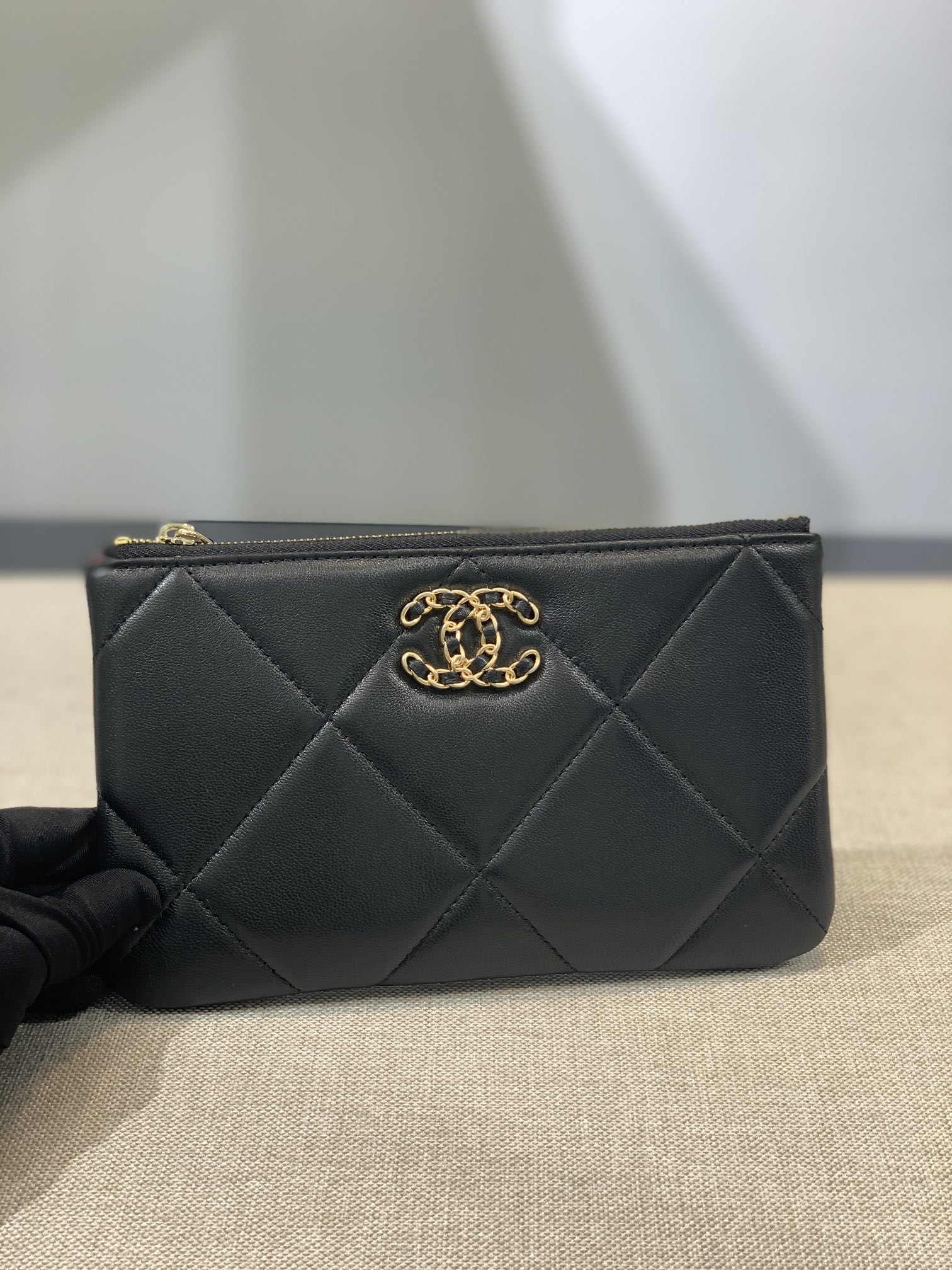 VÍ CHANEL LAMBSKIN BLACK DA HAAS