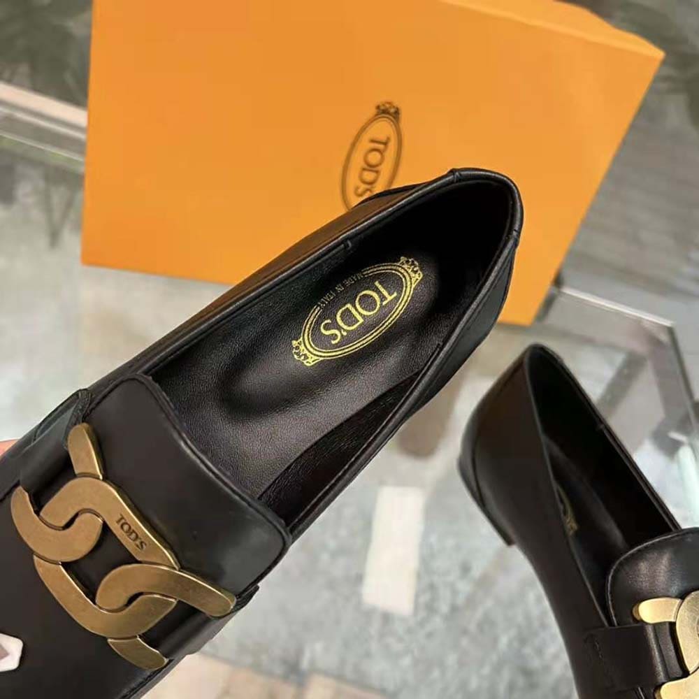 GIÀY TODS Women Kate Loafers in Leather with A Metal Branded-Black