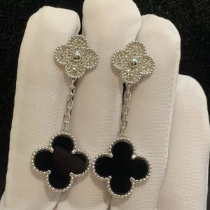 Bông tai Van Cleef & Arpels Magic Alhambra 2 Motif Onyx Kim cương vàng trắng 18K