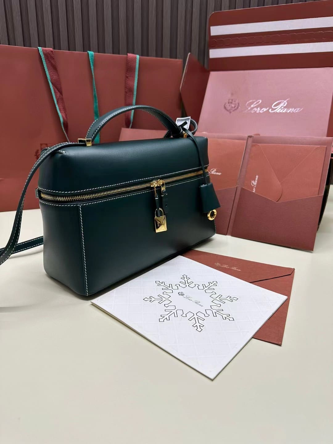 TÚI Loro Piana Women Extra Pocket L27 in Sheepskin Leather Green