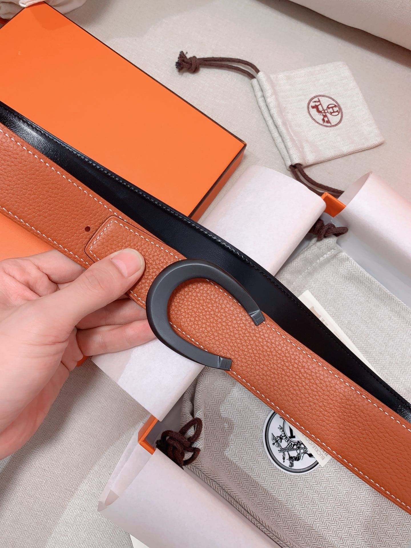 DÂY LƯNG HERMES Horseshoe Togo leather hai mặt khóa bạc đen