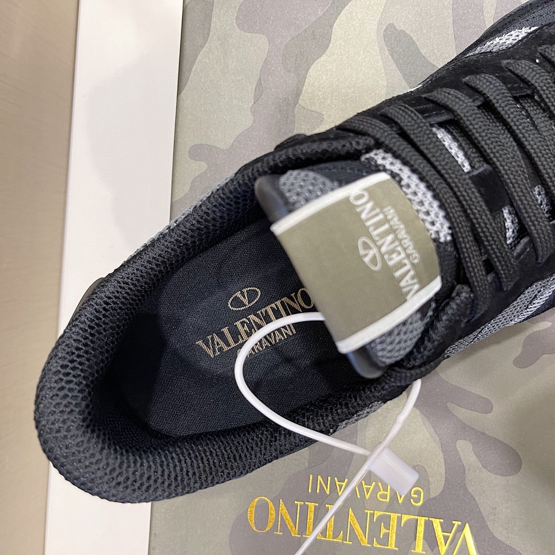 GIÀY VALENTINO STUDD LEATHER RUNNER SNEAKER SHOES AAA