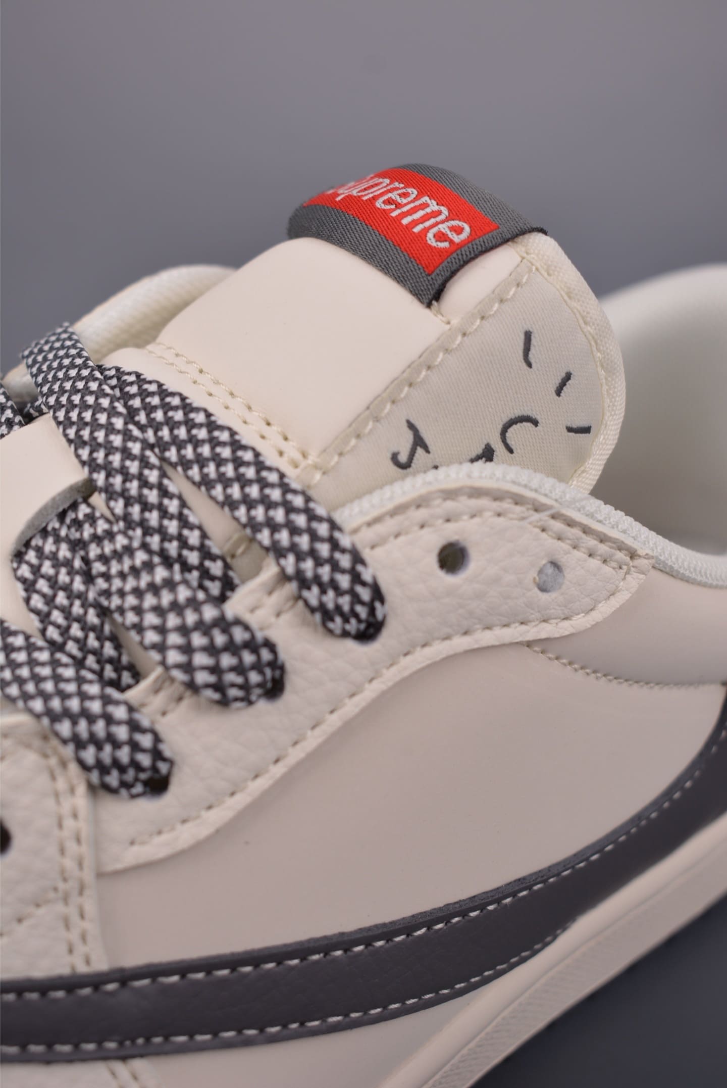GIÀY SUPREME X TRAVIS SCOTT X AIR JORDAN 1 LOW PHIÊN BẢN GIỚI HẠN NĂM NGỰA XÁM BE TOP QUALITY SHOES AAA