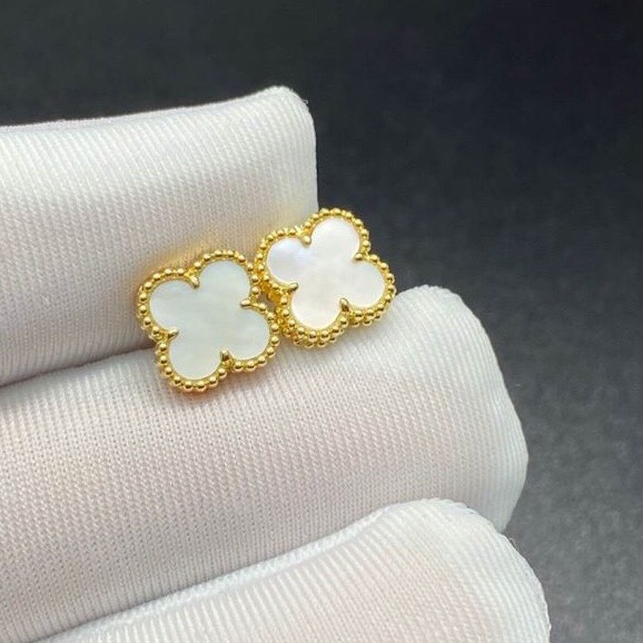 KHUYÊN TAI VAN CLEEF & ARPELS ALHAMBRA M.O.P 9MM GOLD 18K YELLOW GOLD