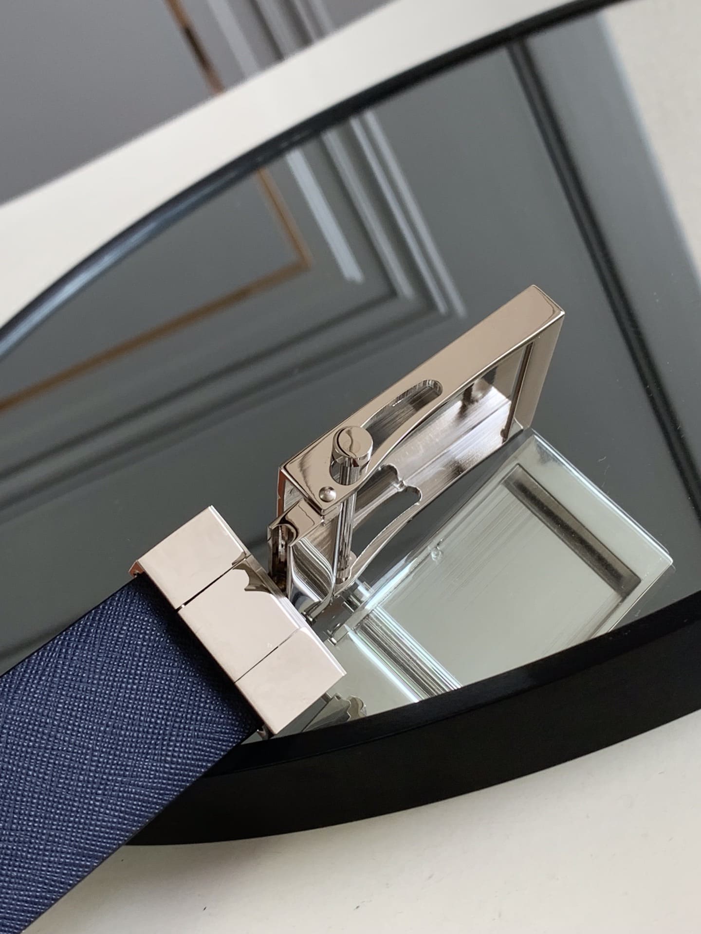 DÂY LƯNG PRADA BLACK SAFFIANO LEATHER Khóa da