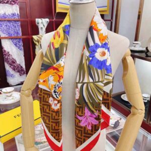 KHĂN Fendi Women Flower Foulard Foulard from the Spring Festival Capsule Collection