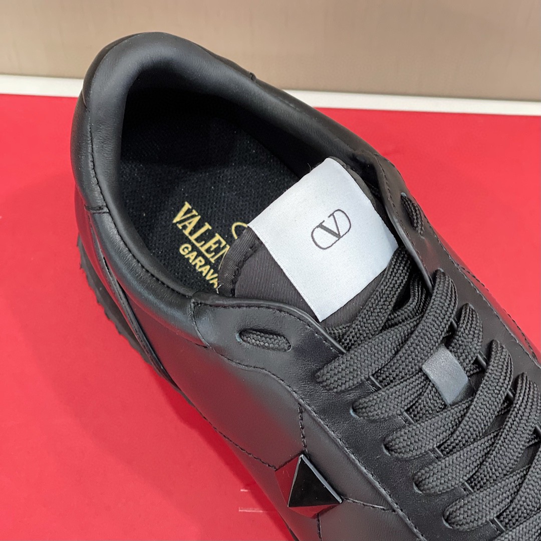 GIÀY VALENTINO STUDD SUEDE LEATHER SNEAKER SHOES AAA