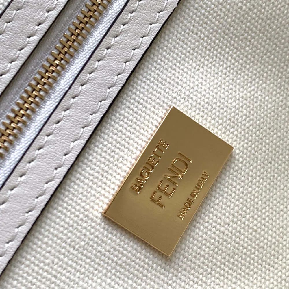 TÚI Fendi Women Baguette White Denim có thêu họa tiết FF