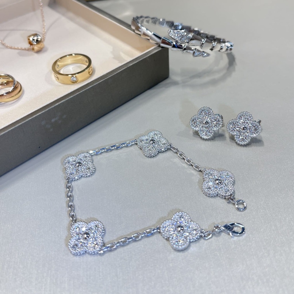 LẮC TAY VAN CLEEF & ARPELS FULL DIAMOND WHITE GOLD INLAYED