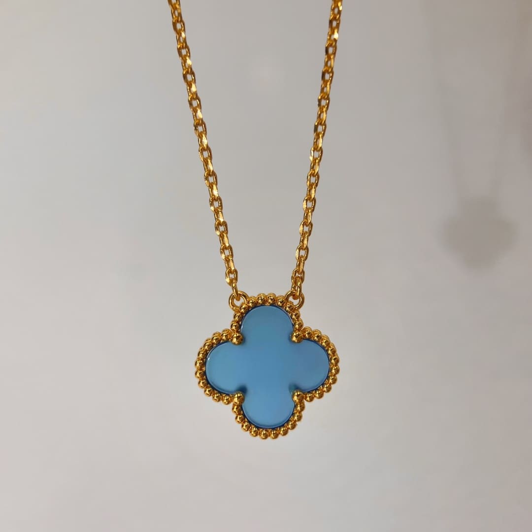 Vòng cổ Van Cleef & Arpels đá Agate vàng vàng 18K  (Liên hệ để biết giá)