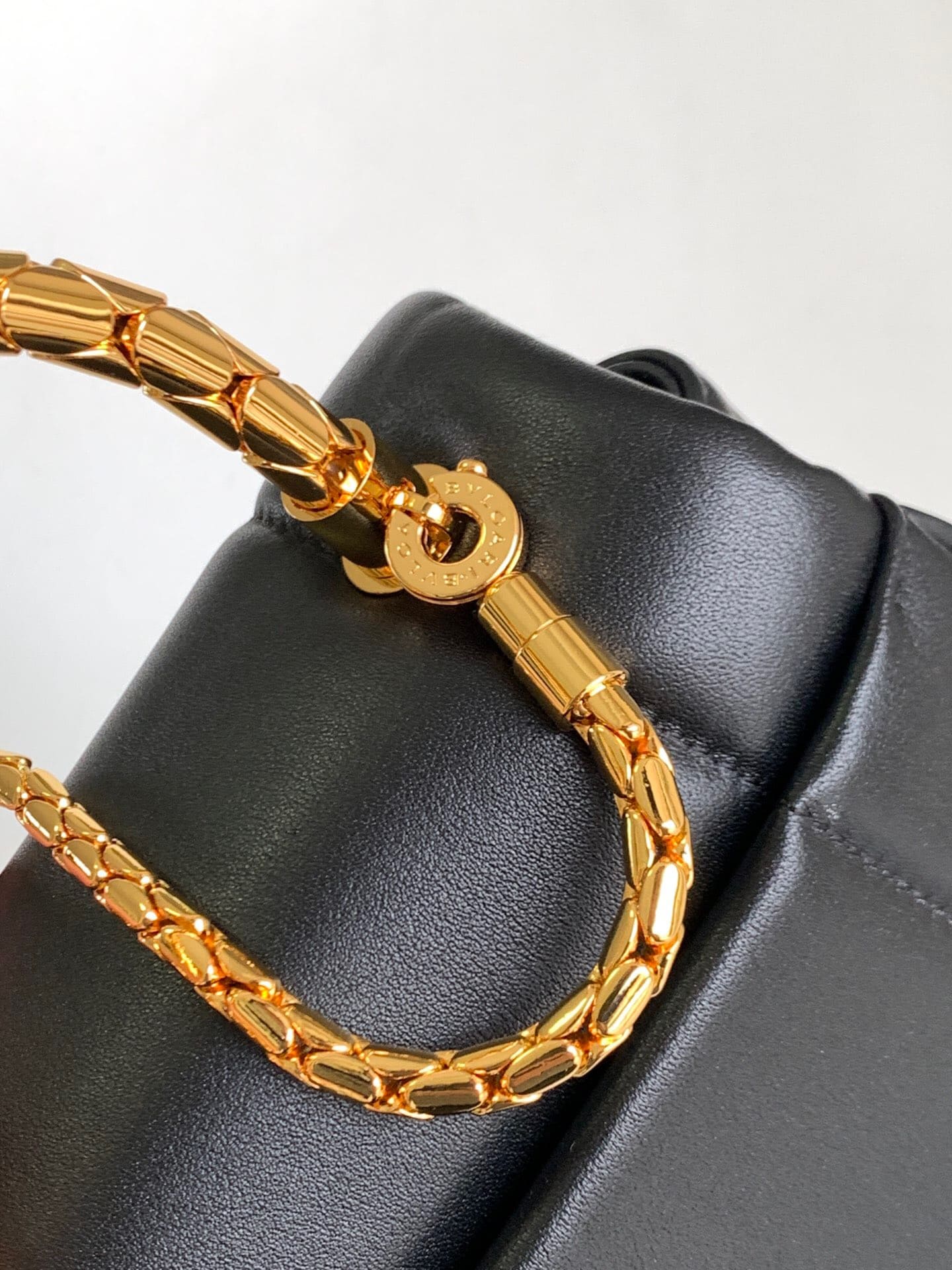 TÚI BVLGARI SERPENTI CALFSKIN BLACK
