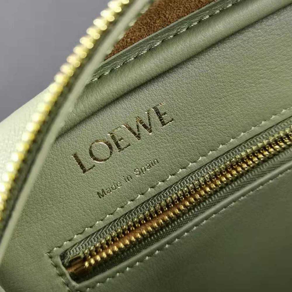 TÚI LOEWE Amazona 28 bằng da bê Nappa màu xanh lá cây