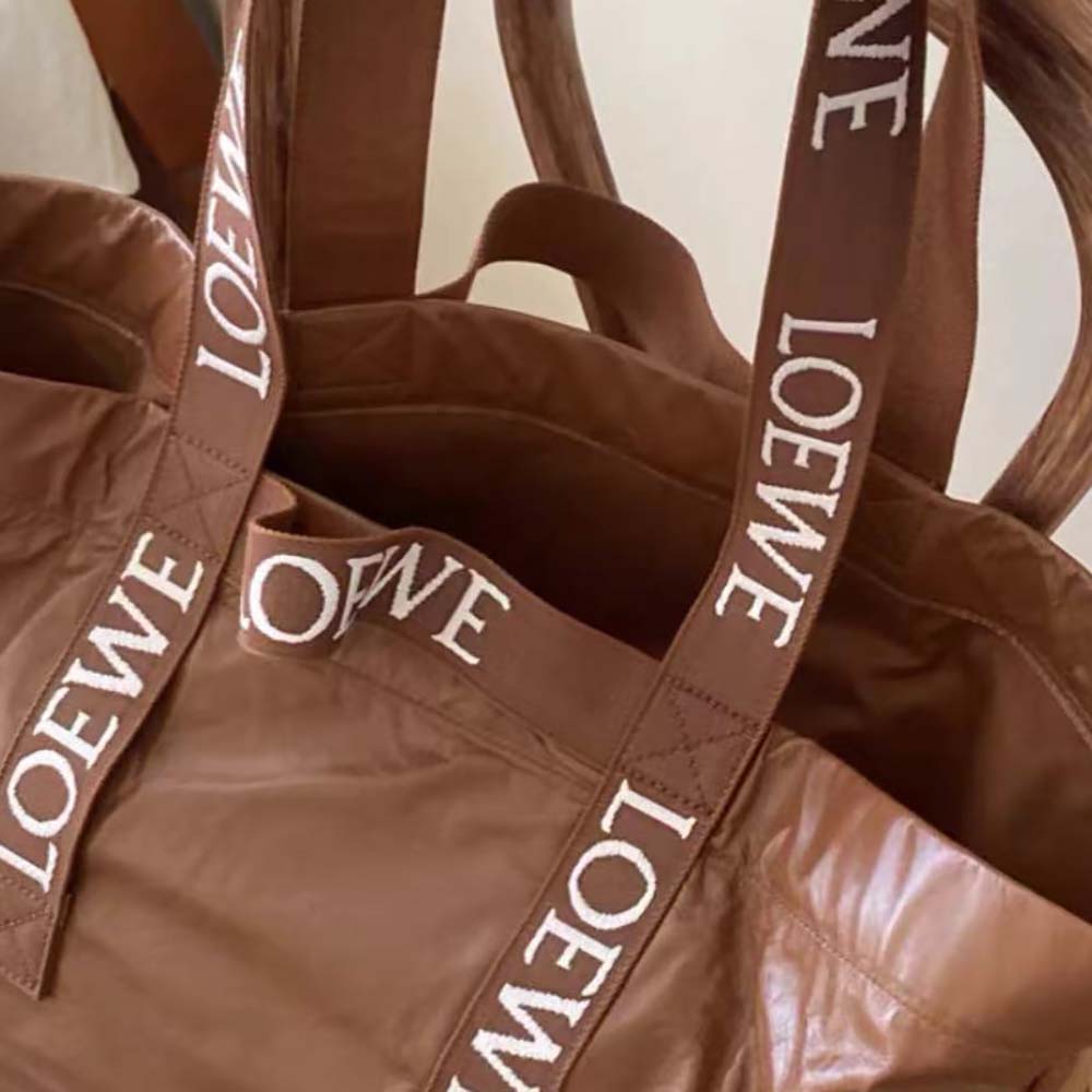 TÚI Loewe Unisex Fold Shopper in Paper Calfskin-Brown