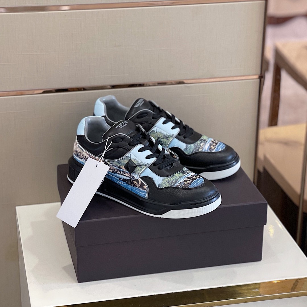 GIÀY VALENTINO STUDD LEATHER SNEAKER SHOES AAA