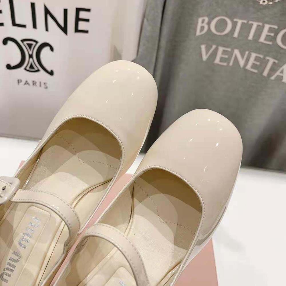 GIÀY Miu Miu Women Patent Leather Pumps with Metal Lettering Logo-White