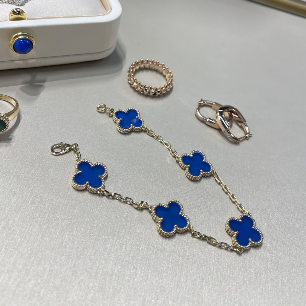 LẮC TAY VAN CLEEF & ARPELS ROYAL BLUE CHALCEDONY XANH LAM
