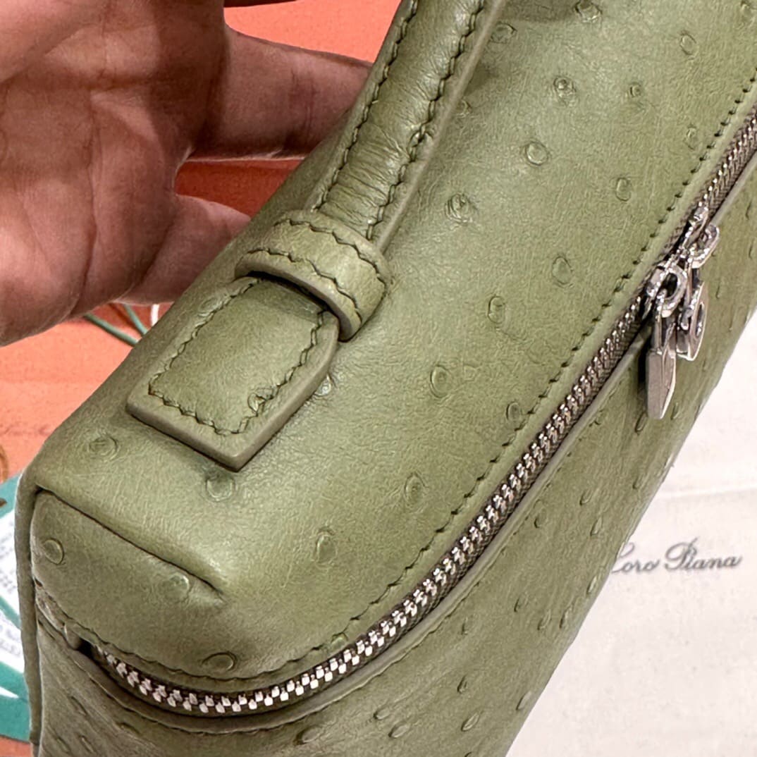 TÚI Loro Piana Women Extra Pocket L27 in Ostrich Leather Olive da đà điểu(Gía Liên Hệ)