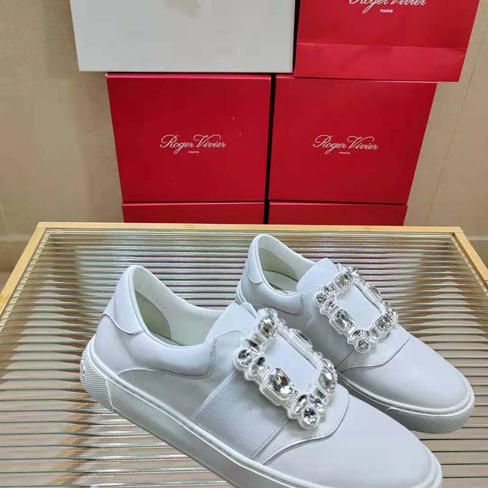 GIÀY Roger Vivier Women Very Vivier Strass Buckle Sneakers in Leather-White