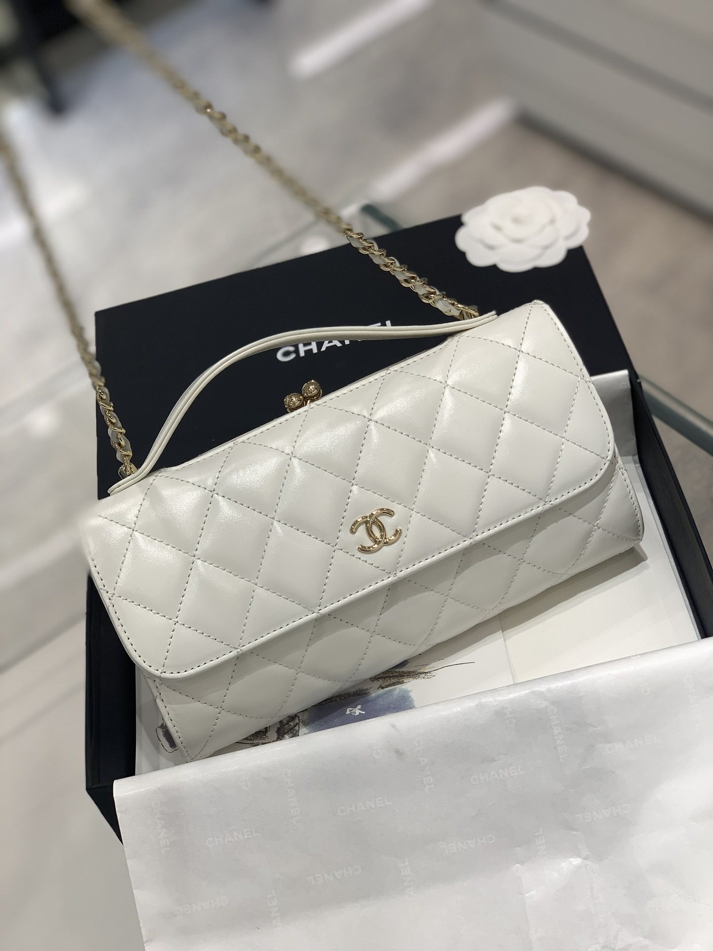 TÚI Chanel 22A Lady Mini Flap Bag White trắng