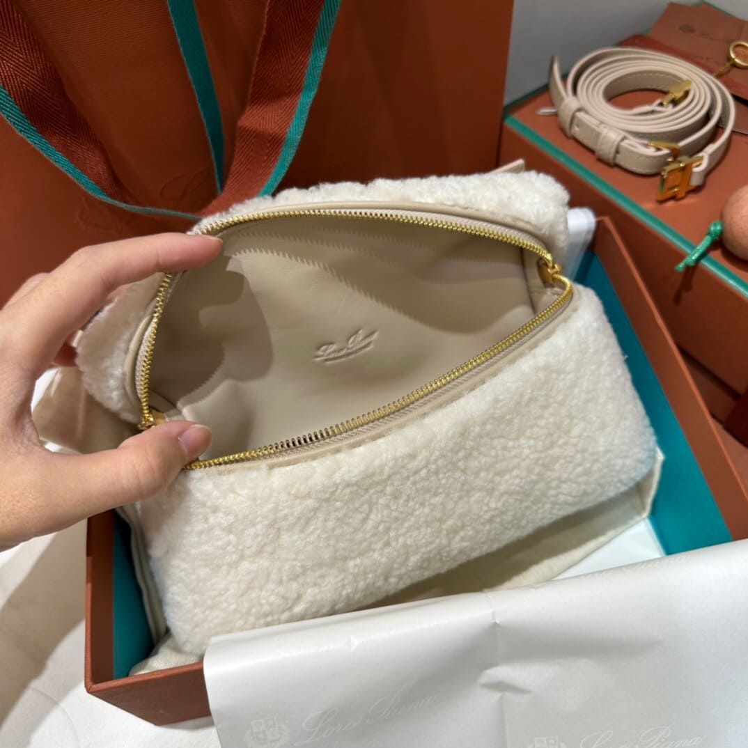 TÚI Loro Piana Women Extra Pocket L19 in Lamb Fur White lông cừu
