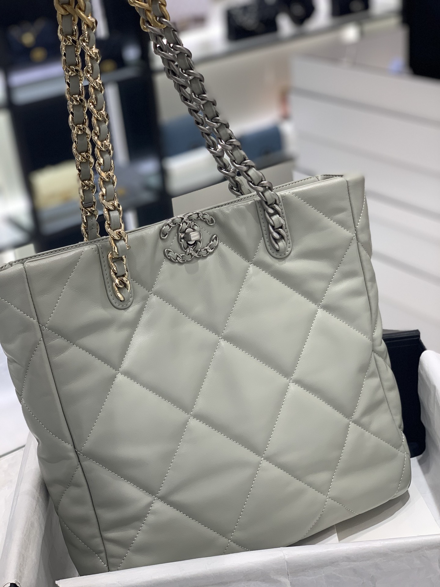 TÚI CHANEL 22B Tote Bag Cement Xi măng Silver logo