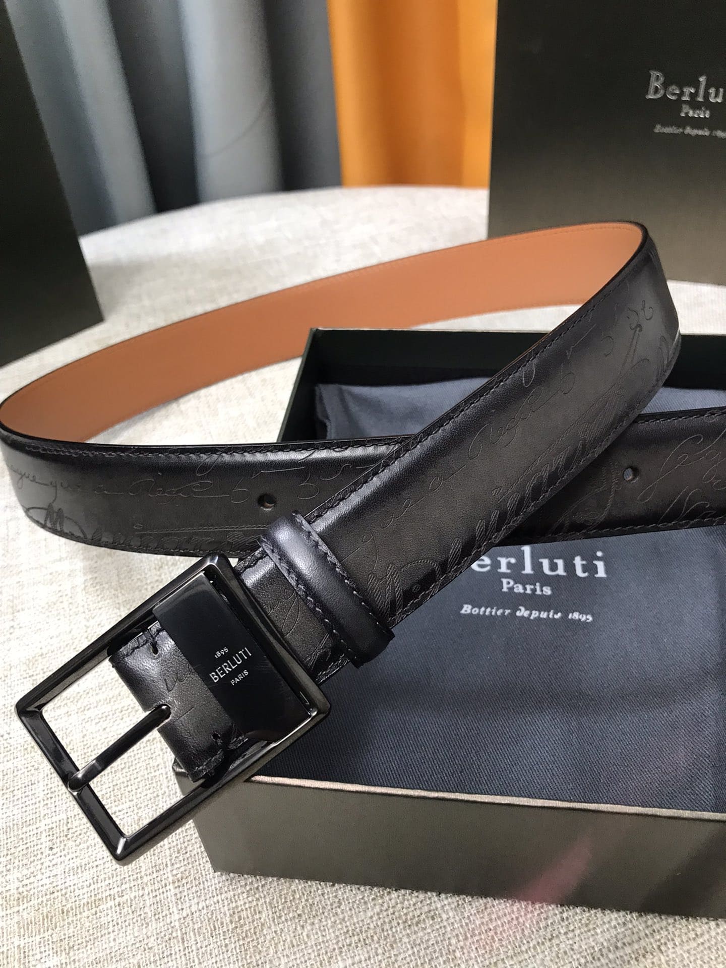 DÂY LƯNG BERLUTI PATINA Leather khóa trắng