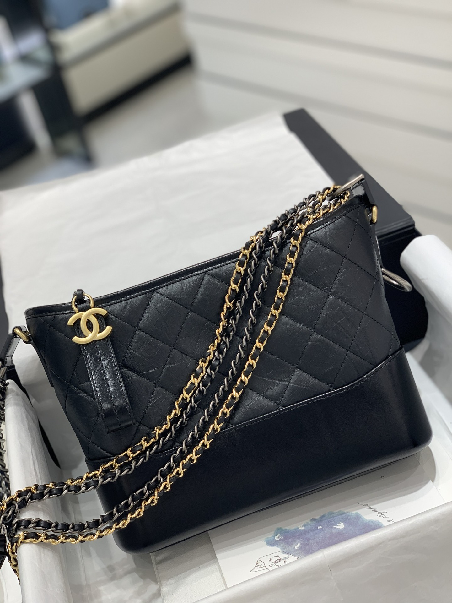 TÚI CHANEL Gabrielle 25 Black đen logo vàng da HAAS