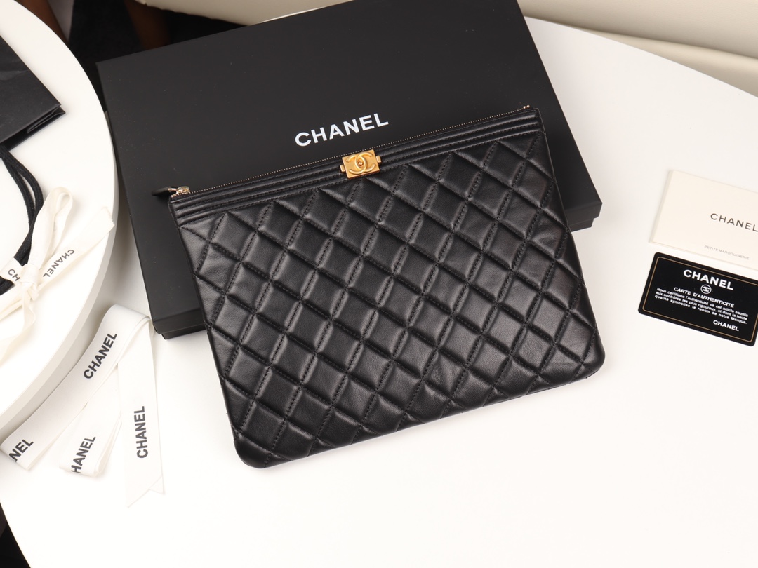 VÍ CHANEL POUCH LAMBSKIN BLACK DA HAAS