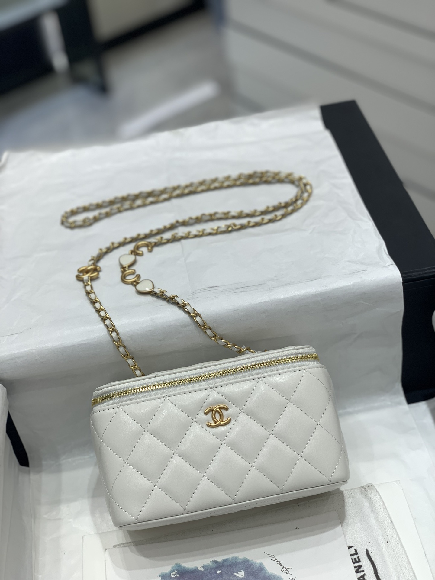 TÚI CHANEL 22K Box White trắng da HAAS