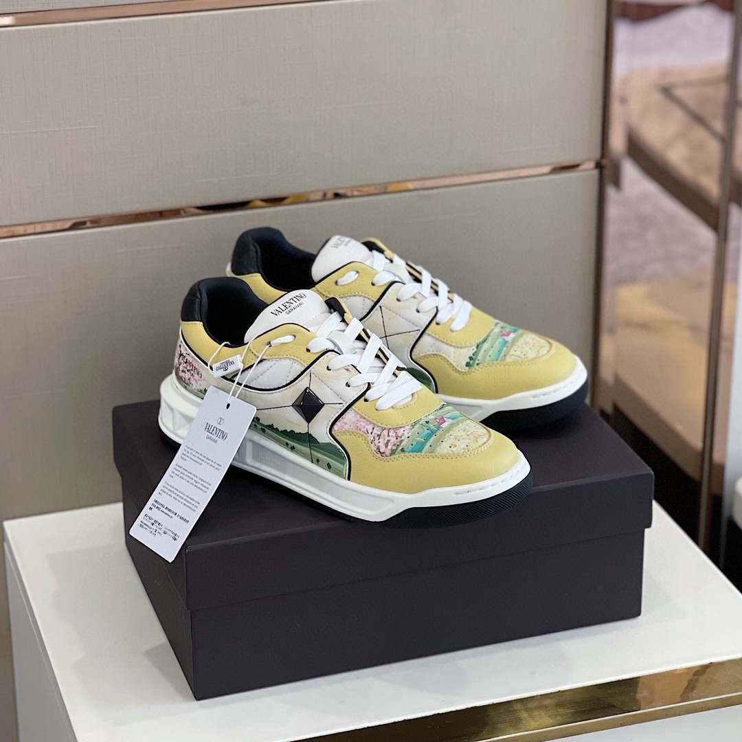 GIÀY VALENTINO STUDD LEATHER SNEAKER SHOES AAA