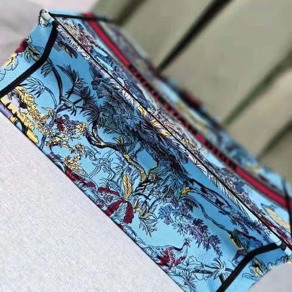 TÚI Dior Women Large Dior Book Tote Celestial Blue Multicolor Toile de Jouy Voyage Embroidery