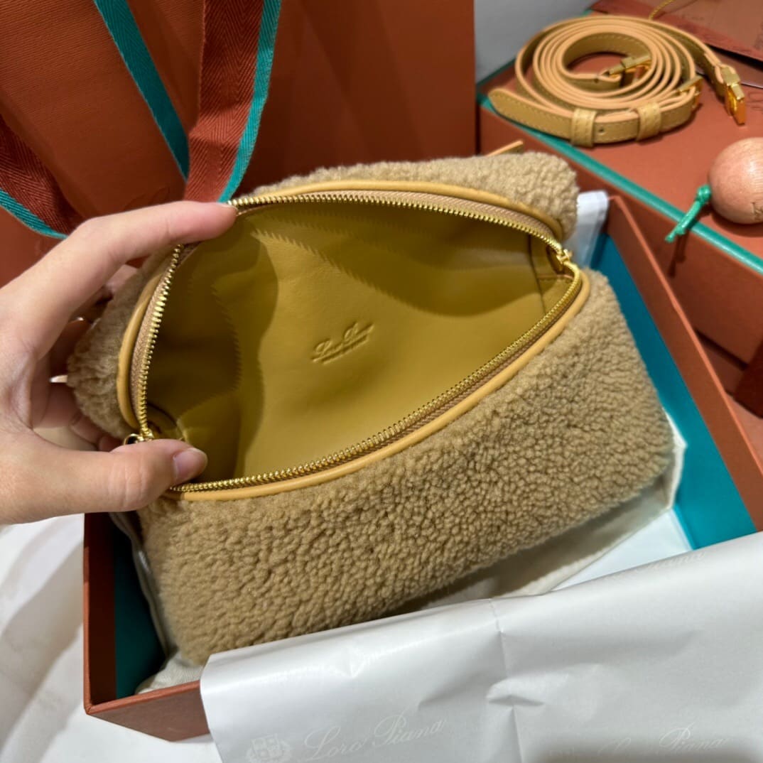 TÚI Loro Piana Women Extra Pocket L19 in Lamb Fur Yellow lông cừu