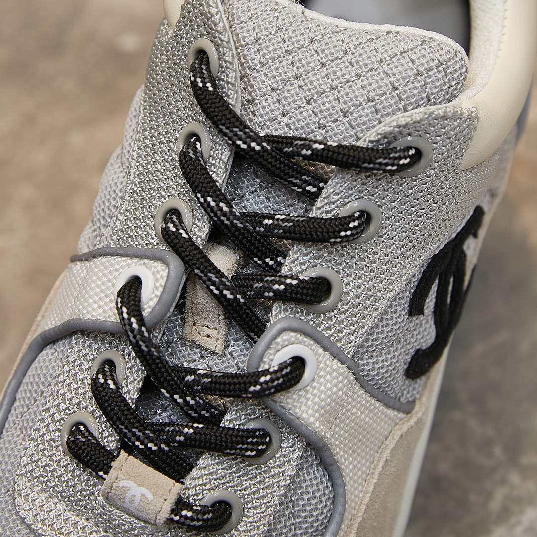 GIÀY CHANEL GREY SUEDE LOGO SNEAKERS