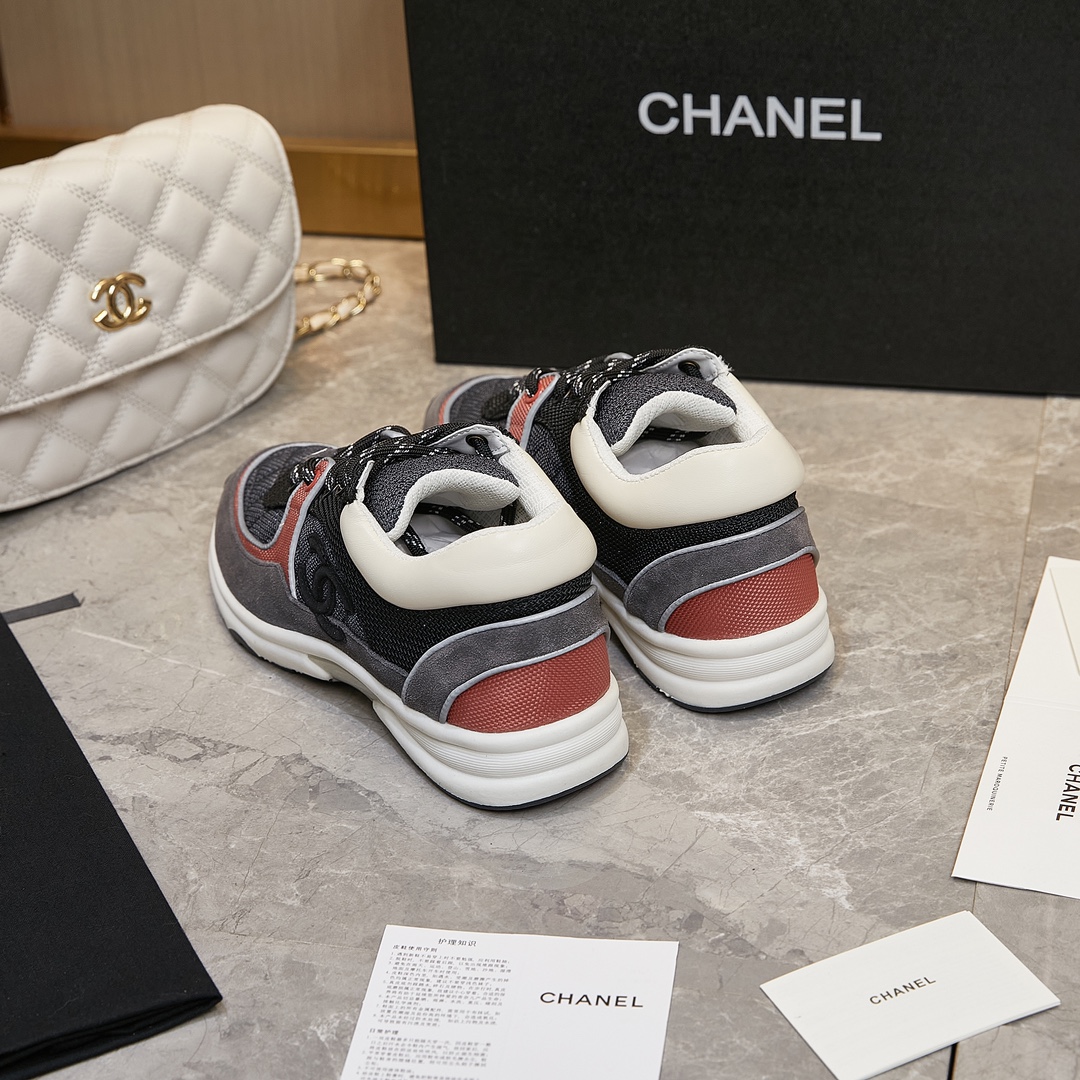 GIÀY CHANEL GREY SUEDE LOGO SNEAKERS