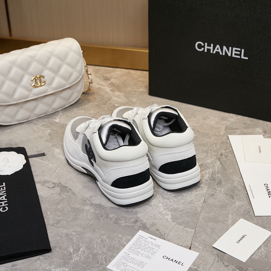 GIÀY CHANEL WHITE SUEDE LOGO SNEAKERS