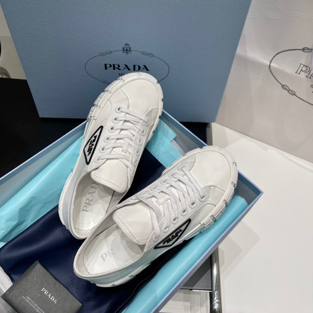GIÀY PRADA TRIANGLE LOGO SNEAKERS SHOES