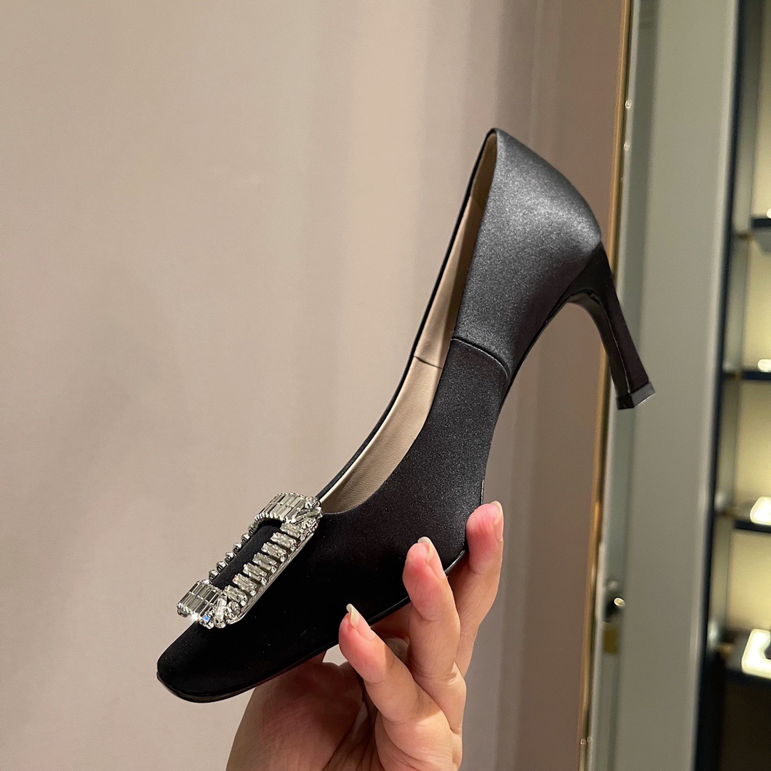 GIÀY ROGER VIVIER RIHNSTONE VELVET Black