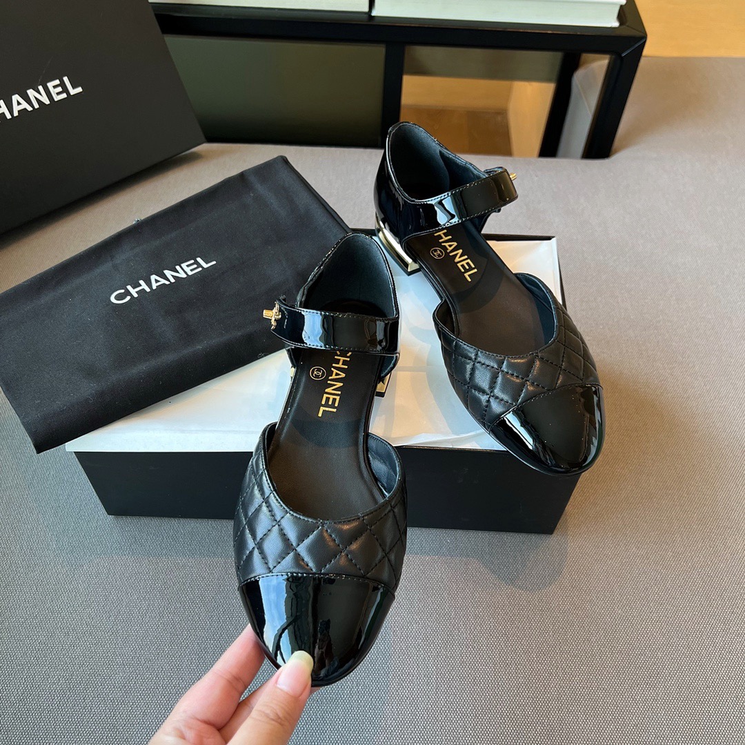 GIÀY CHANEL CC Logo Leather Sling Back