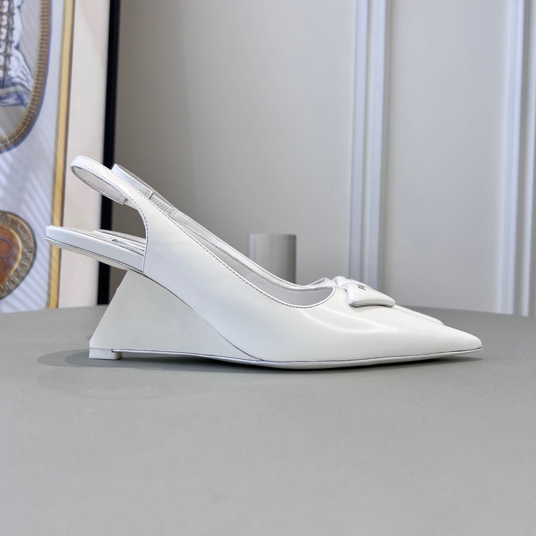 GIÀY PRADA TRIANGLE LOGO SLING BACK SHOES