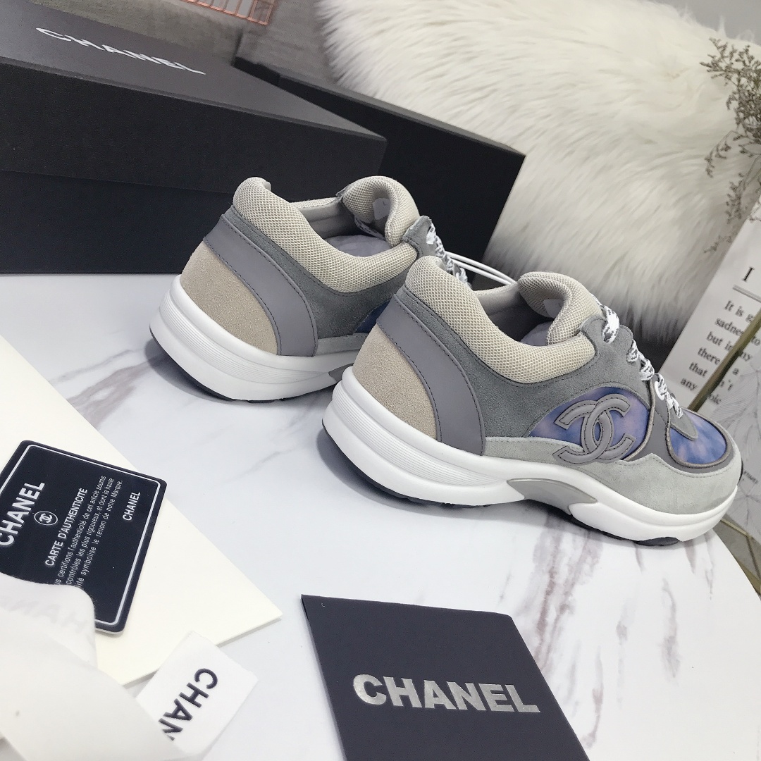 GIÀY CHANEL BLUE SUEDE LOGO SNEAKERS