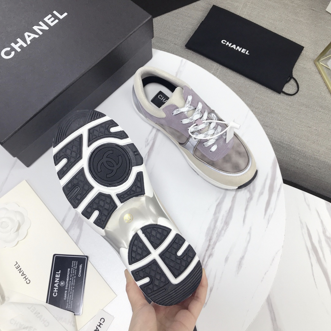 GIÀY CHANEL GREY SUEDE LOGO SNEAKERS