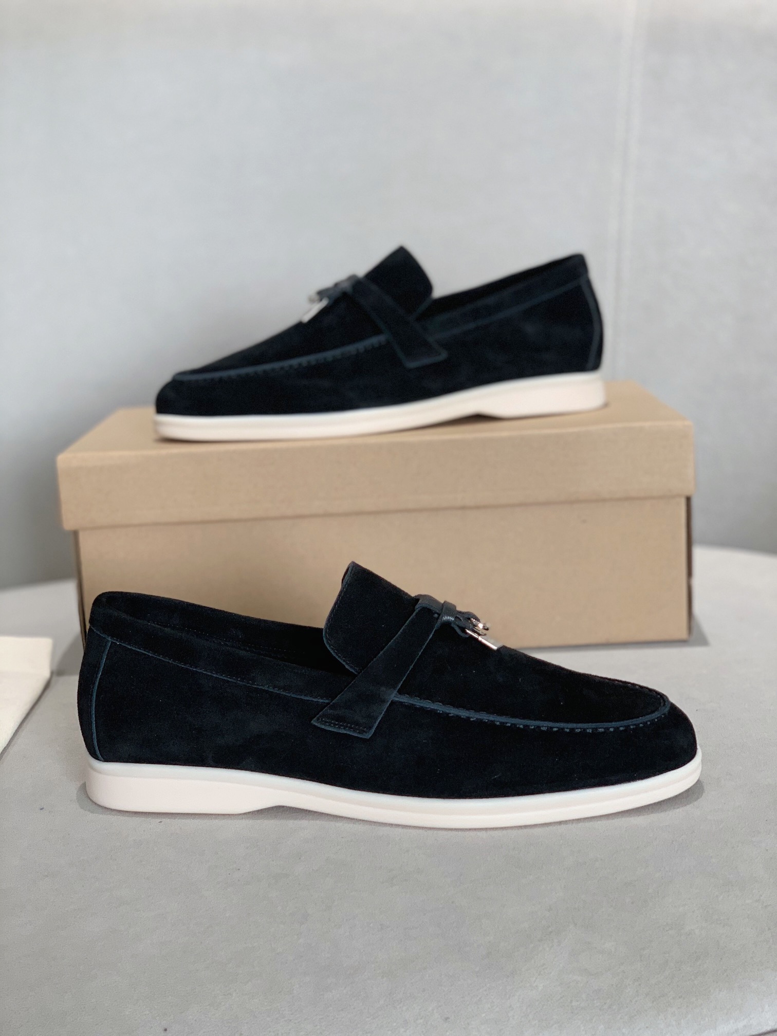 GIÀY LORO PIANA BLACK SHEEPSKIN SUEDE LOAFER DA CỪU